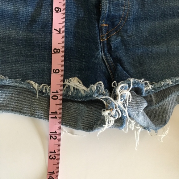 Levis 501 Jeans Shorts Sz 27 Blue Button Fly High Rise Cut Off Raw Hem Mid Wash - Picture 12 of 14